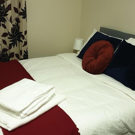 2 Bedroom Lovely Apartment In Woolwich ลอนดอน ภายนอก รูปภาพ