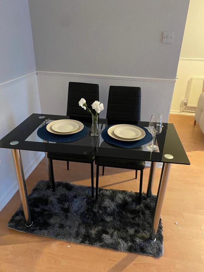2 Bedroom Lovely Apartment In Woolwich ลอนดอน ภายนอก รูปภาพ
